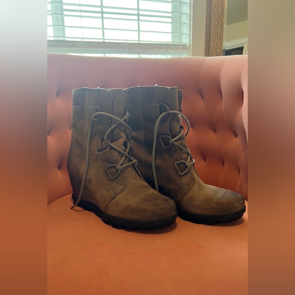 ‼️SOREL‼️ Wedged grey lace up boots